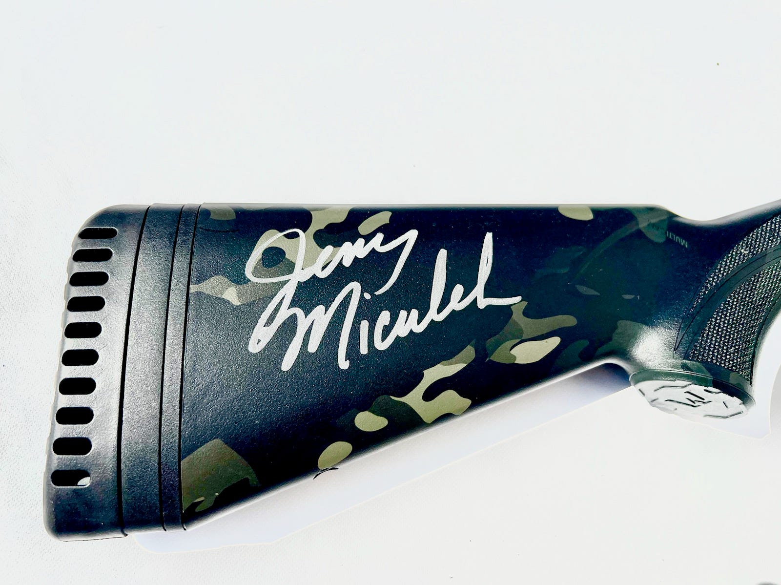 Mossberg 940 JM Pro Autographed MultiCam 12 GA 24" Barrel 9-Rounds - Image 2
